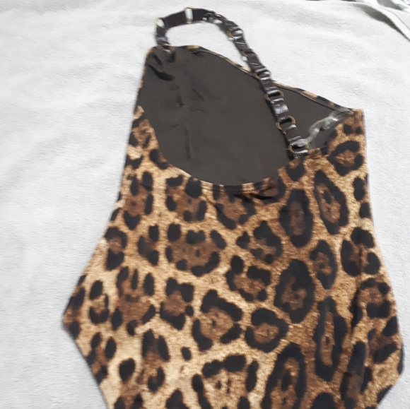 Ladies full piece leopard bathing suit. - Picture 4 of 13